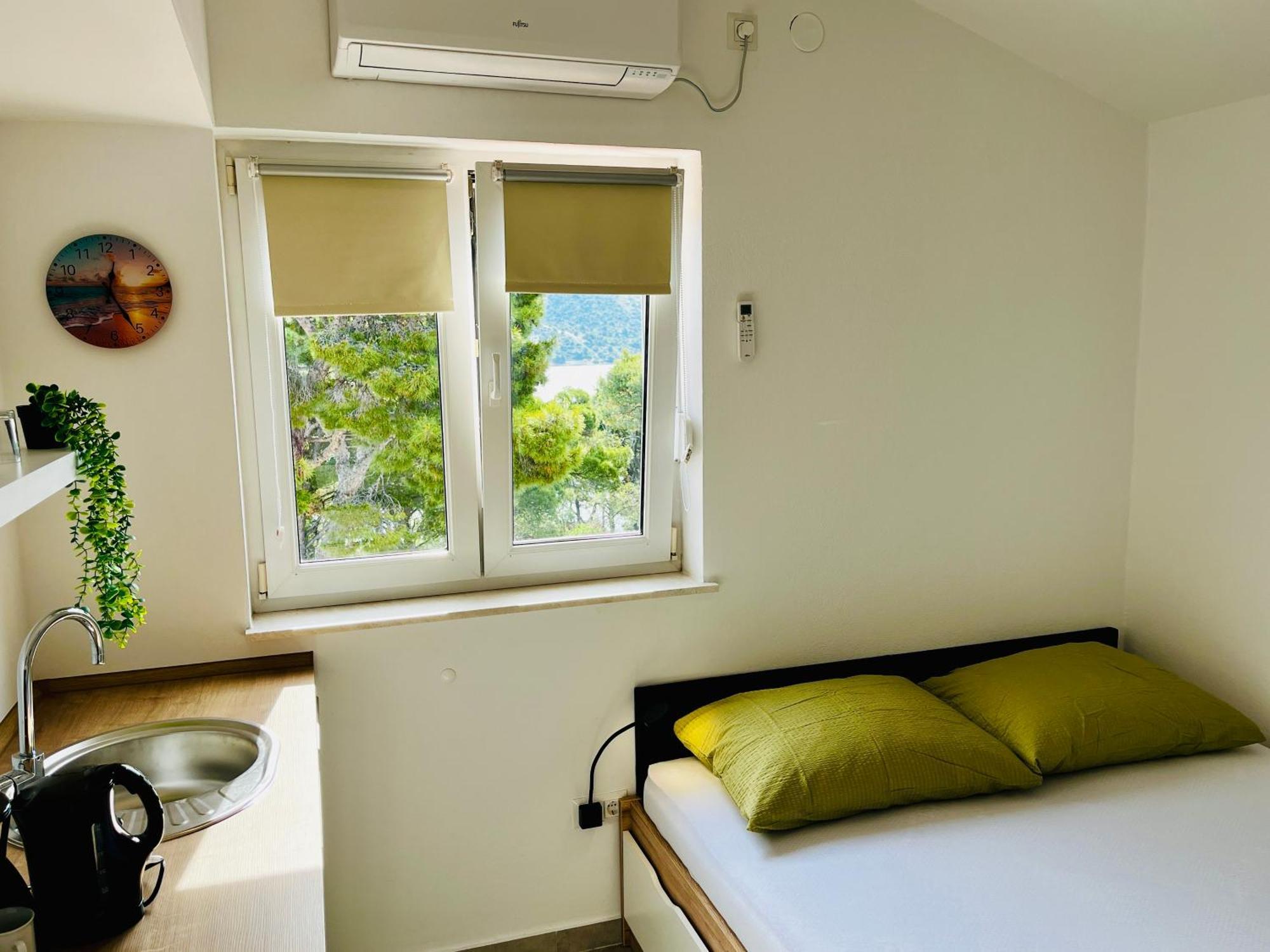 Mirno More, Apartman *