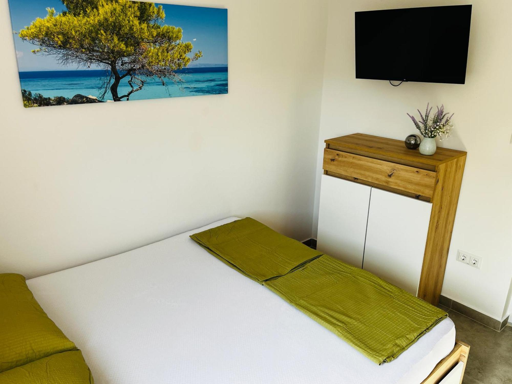 Apartman Mirno More, *