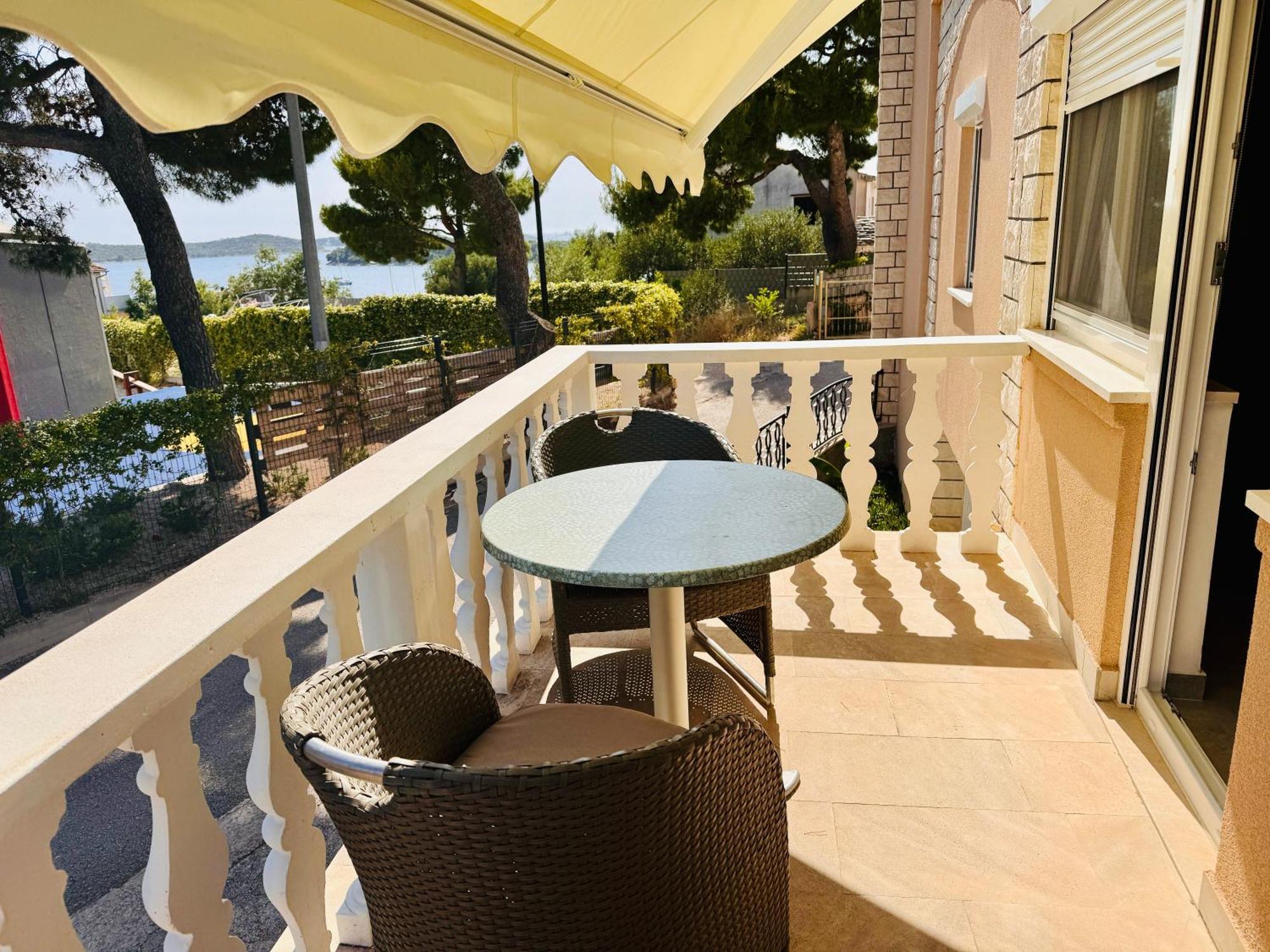 Mirno More, Apartman Rogoznica